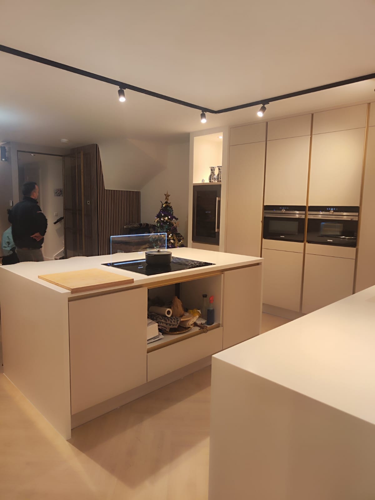 Add Image Description